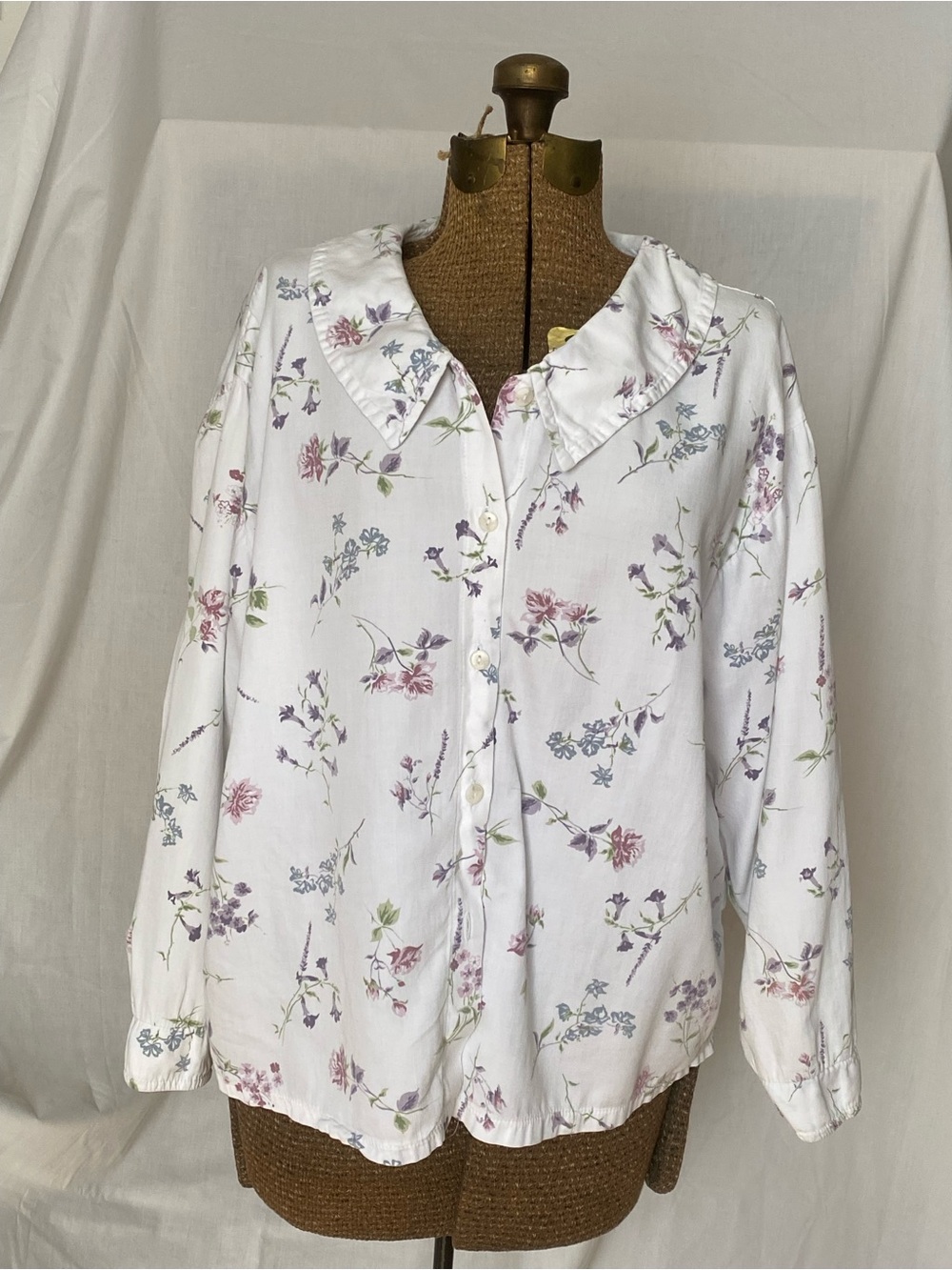Vintage Northern Reflections White Floral Button-Down Shirt